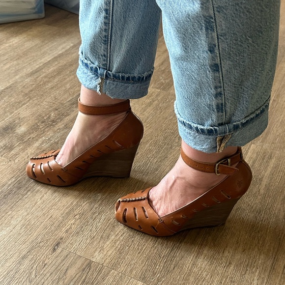 Wedge Sandal - Picture 7 of 8